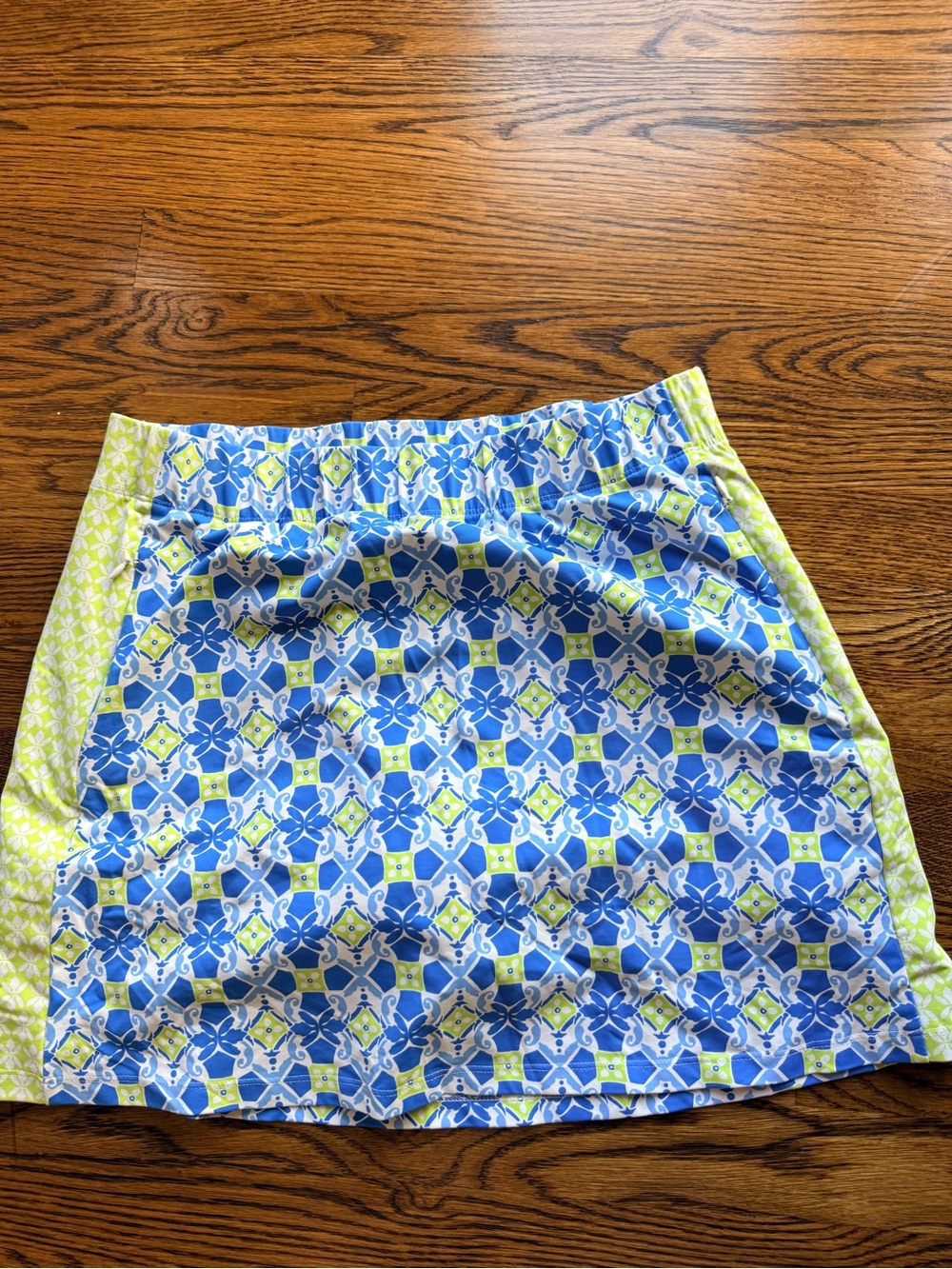 J.McLaughlin Lime Green Blue Skort. Stretch material. EUC Side zip pockets. M